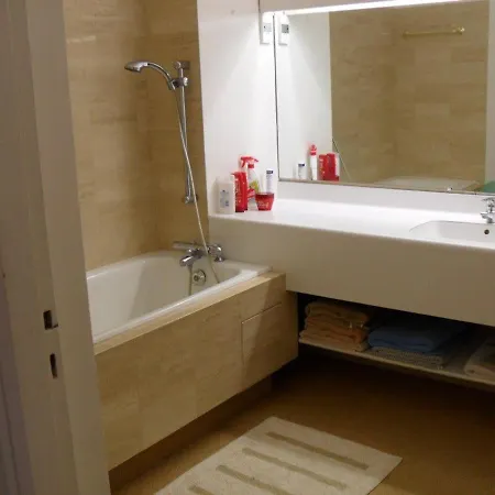 Apartament Spacieux 95m2 Au Pied De La Avec Jardin Et Parking - Fr-1-494-70