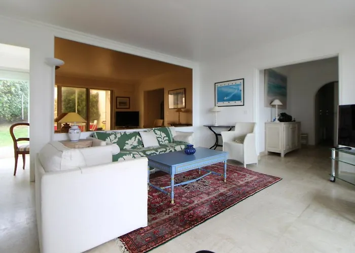 Spacieux 95m2 Au Pied De La Avec Jardin Et Parking - Fr-1-494-70